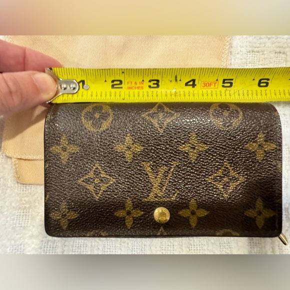 ❌SOLD❌Louis Vuitton Vintage Trifold Monogram Wallet in Excellent condition - Picture 6 of 12